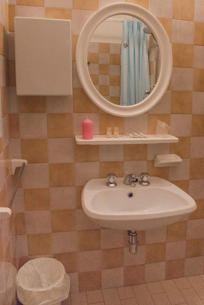 Hotel Mirage ベラーリア・イジェア・マリーナ エクステリア 写真