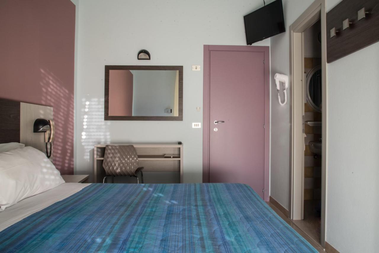 Hotel Mirage ベラーリア・イジェア・マリーナ エクステリア 写真